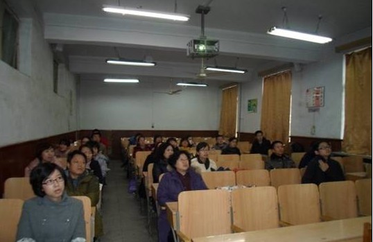 劳动关系学院党总支学习贯彻中国共产党第十八次全国代表大会精神