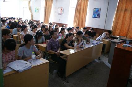 劳动关系学院成功举行2012届毕业生论文答辩会