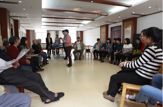 社工师生到社会福利院开展康乐小组活动