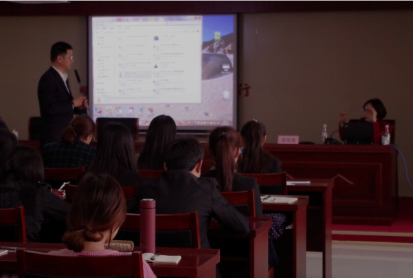 台湾世新大学张依依教授来我校举办 《公 关就是联结，怎样触动人心？》讲座