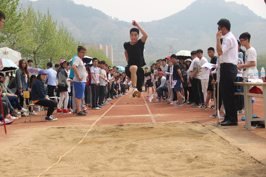 运动，彰显青春风采 ——山东管理学院2015春季运动会侧记