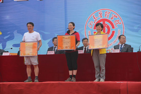 运动，彰显青春风采 ——山东管理学院2015春季运动会侧记